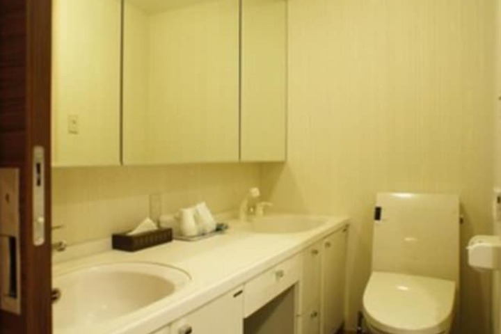 Room 13 of 26