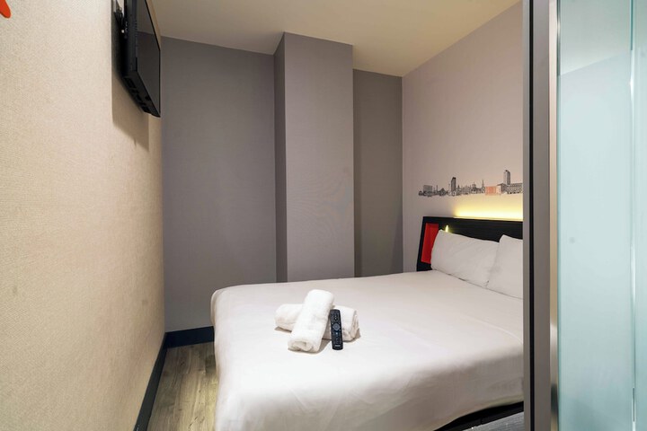 Room 30 of 59