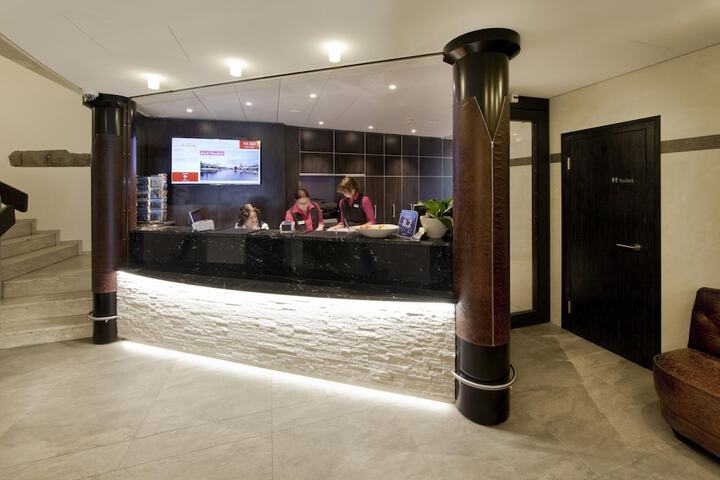 Guest Lobby