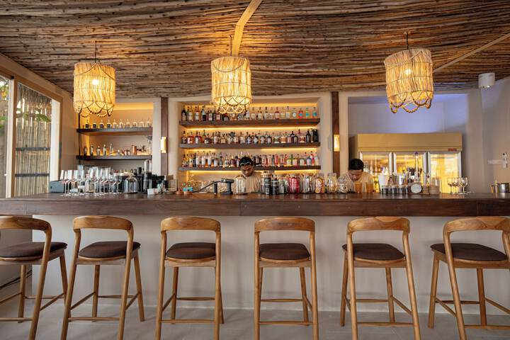 Lounge 63 of 81