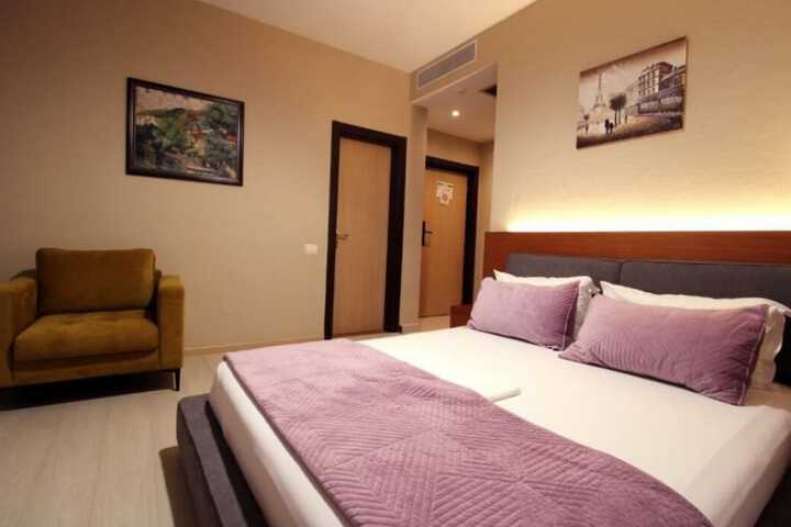 Room 32 of 104