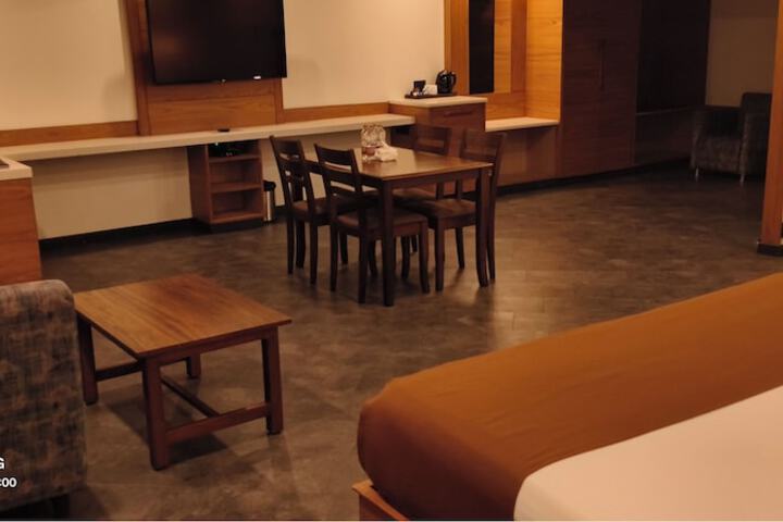 Room 17 of 80