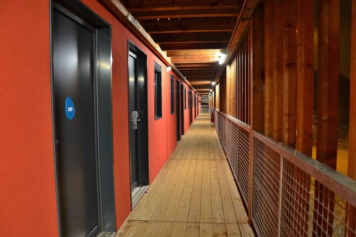 Ballroom/Hall 21 of 26