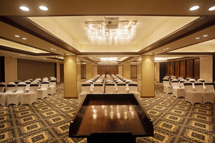 Ballroom/Hall 90 of 111