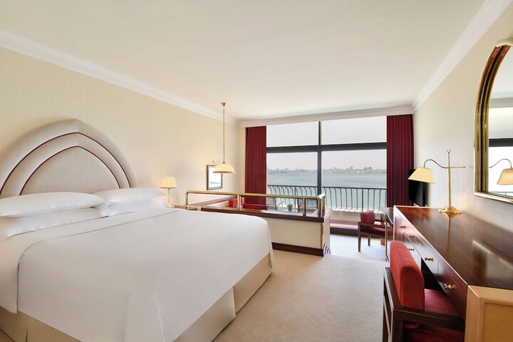 Room 20 of 220