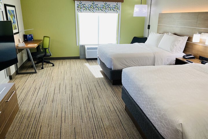 2 Queen Beds (3 of 12)