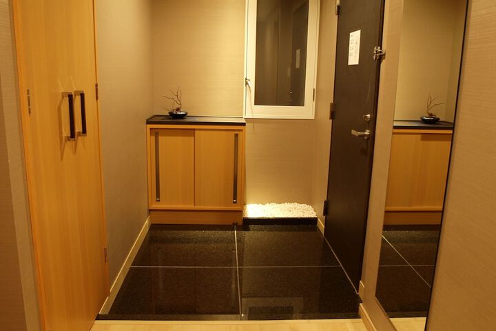 Room 6 of 105