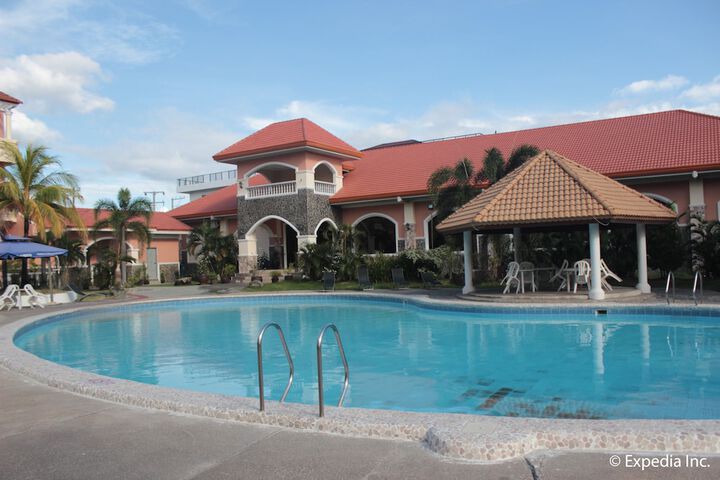 Pools & Facilities