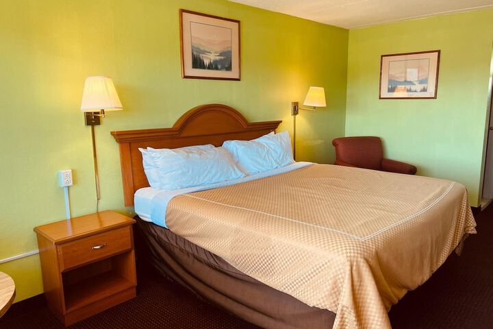 Room 5 of 10