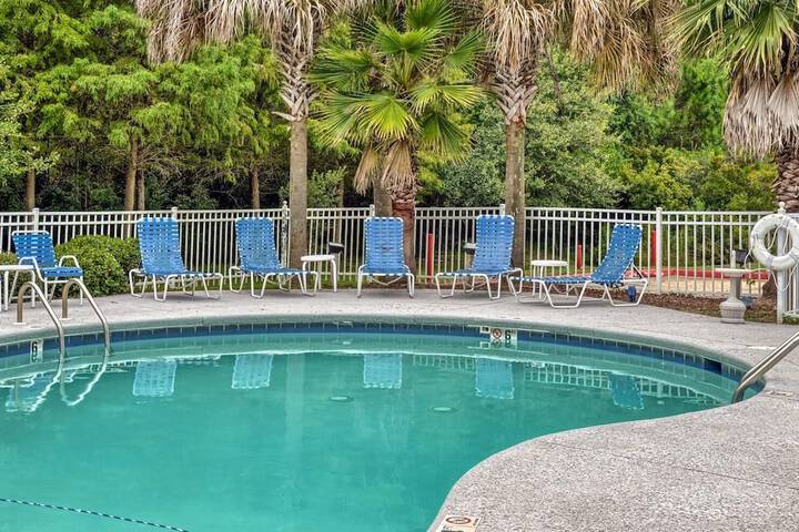 Hotel Pool