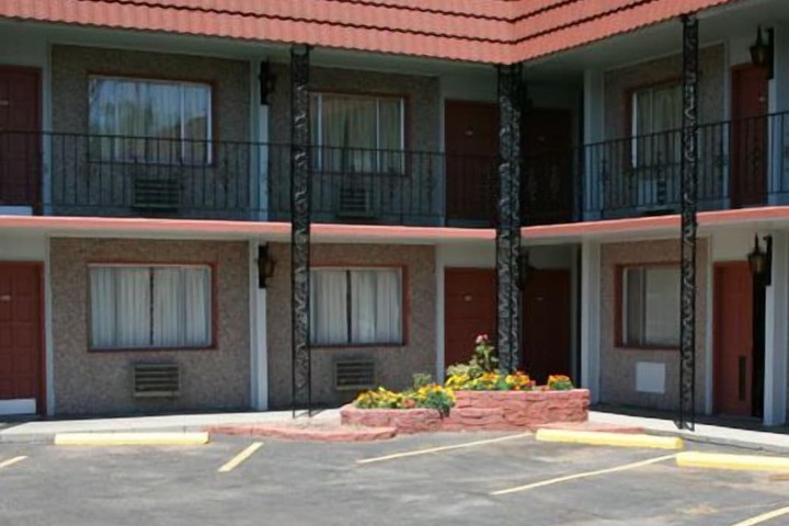 Property Grounds 25 of 37