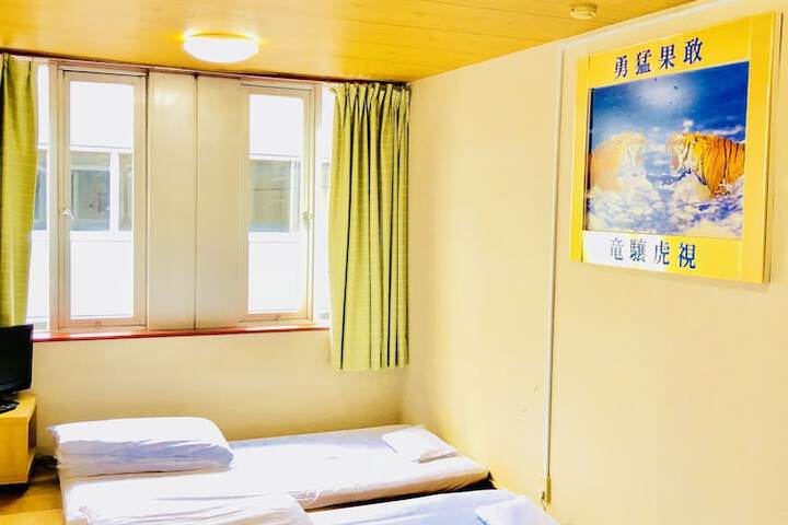 Room 9 of 48