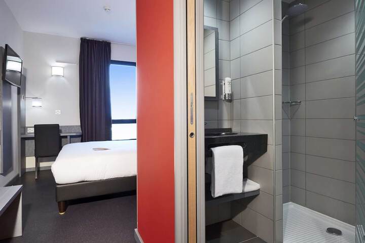 Room 4 of 38
