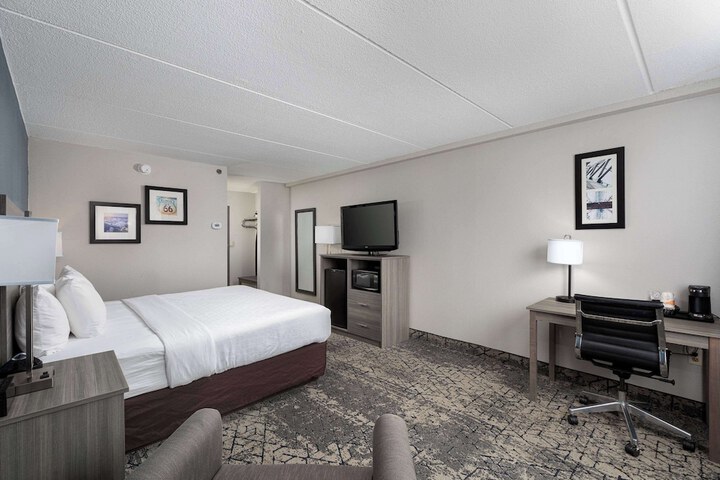 1 Double Bed Accessible (5 of 5)