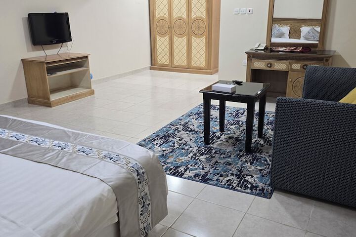 Room 6 of 33