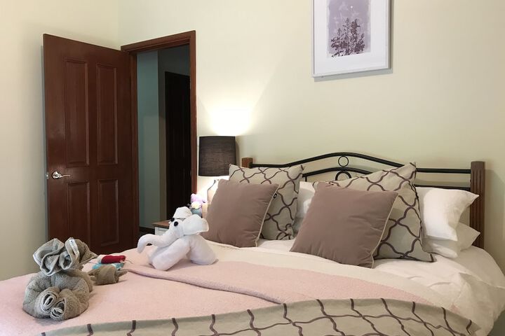 Room 4 of 33