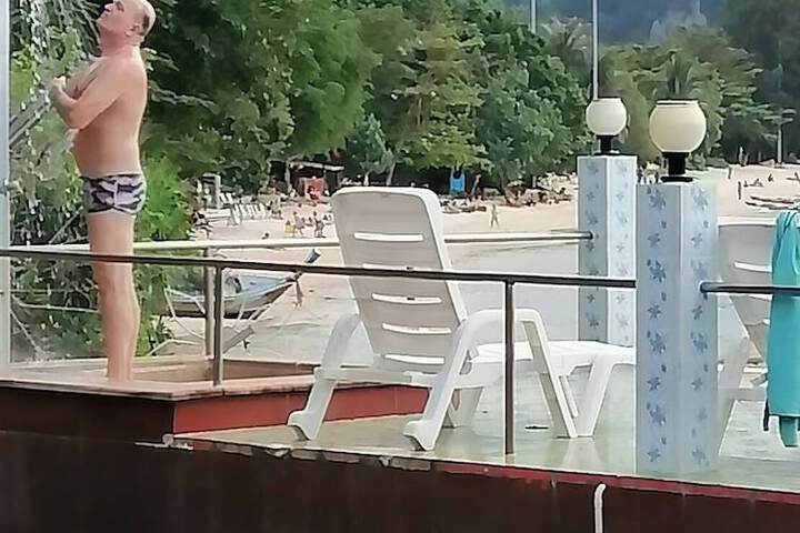 Pool 109 of 148