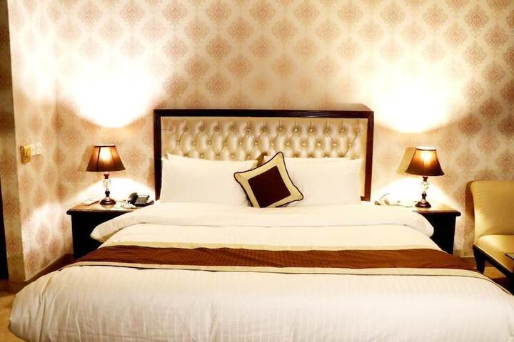 Room 3 of 20