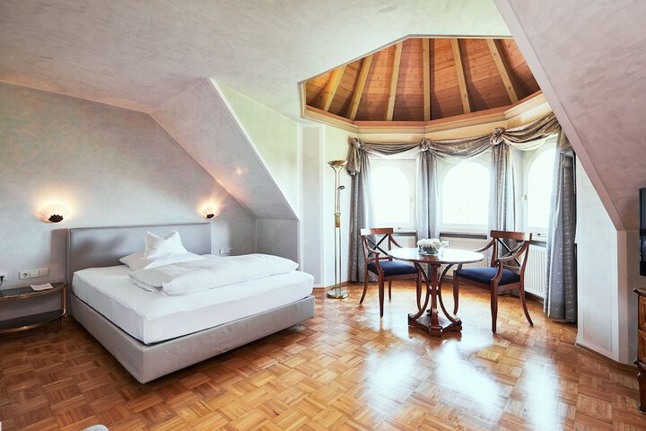 Room 6 of 50