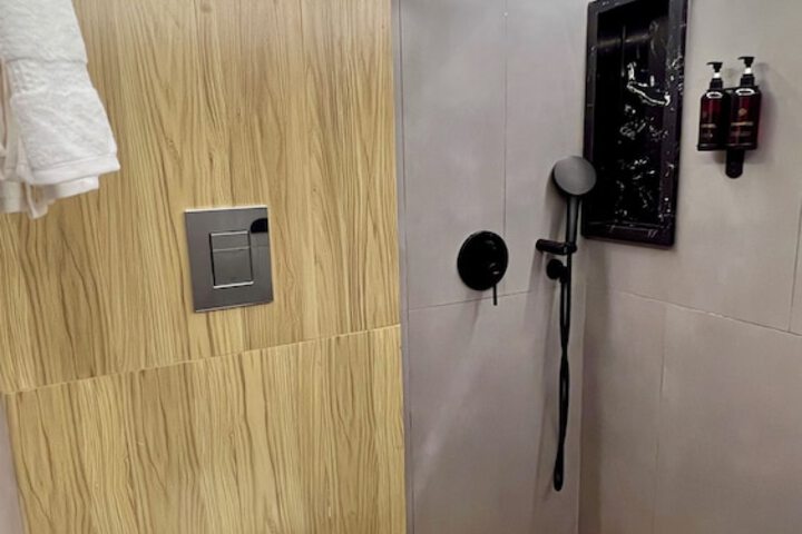 Room 25 of 27