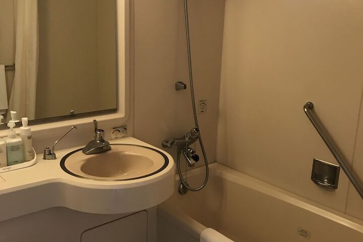 Room 63 of 116