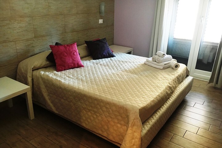Room 10 of 42