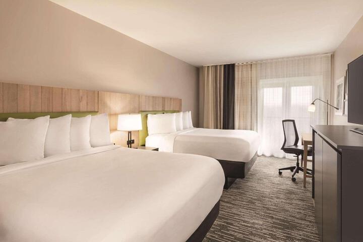 2 Queen Beds (8 of 11)