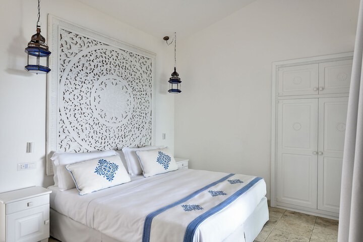 Room 12 of 51