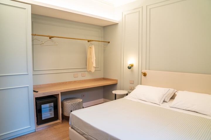 Room 27 of 65