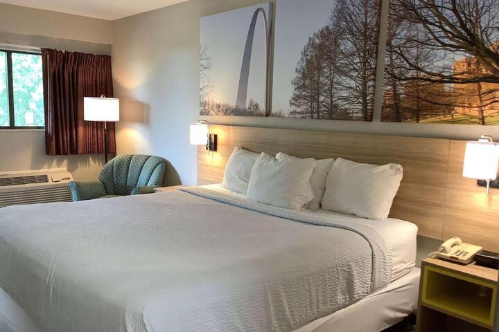Standard Room, King or Two Doubles (4 of 16)