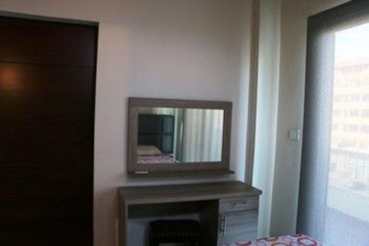 Room 8 of 17