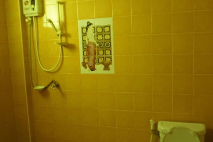 Room 18 of 28