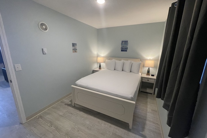 Room 28 of 136