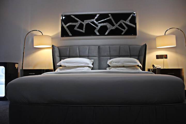 Room 4 of 68