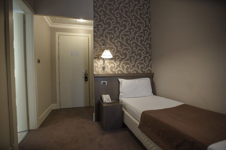 Room 34 of 53