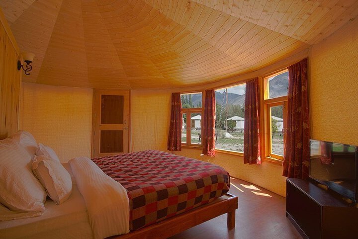Room 2 of 17