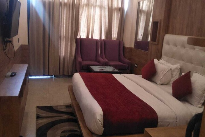 Room 8 of 27