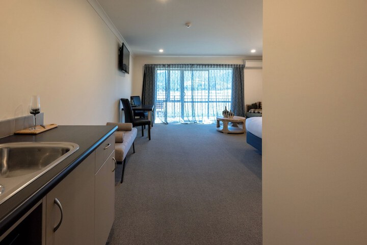 Room 12 of 120