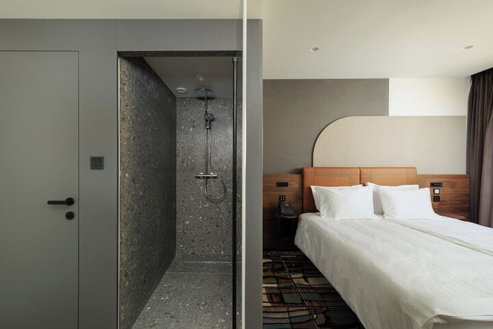 Room 8 of 52