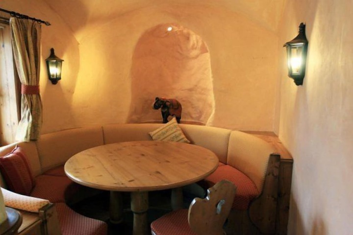 Lounge 49 of 70