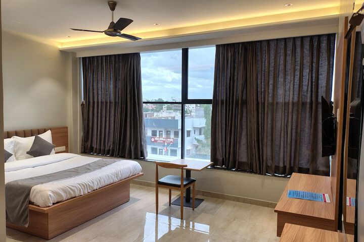 Room 2 of 6