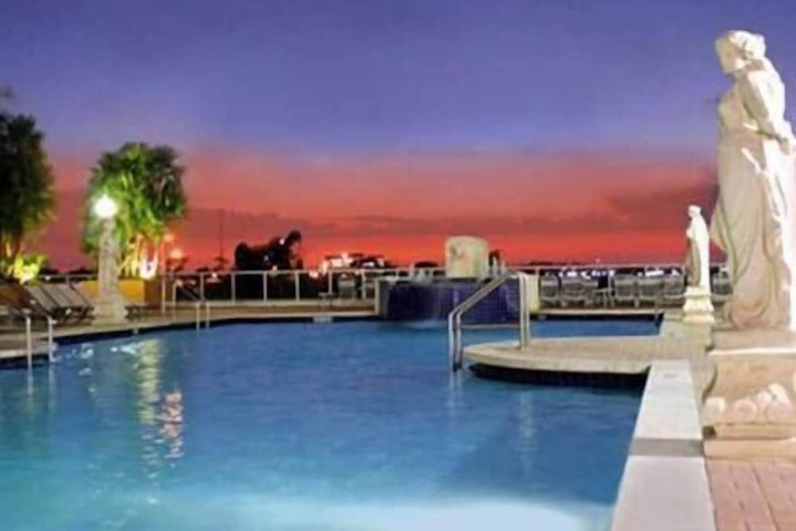 Hotel with Pool