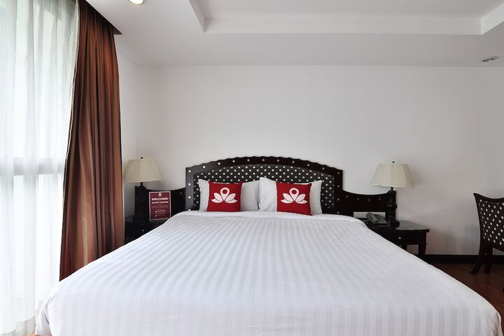 Hotel Suite Photo