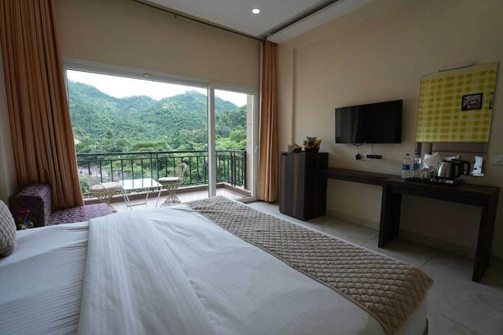 Room 9 of 29
