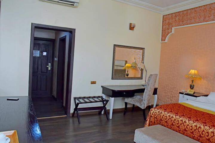 Room 12 of 24