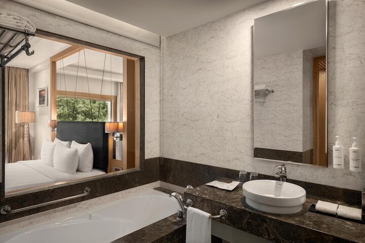 Room 93 of 160