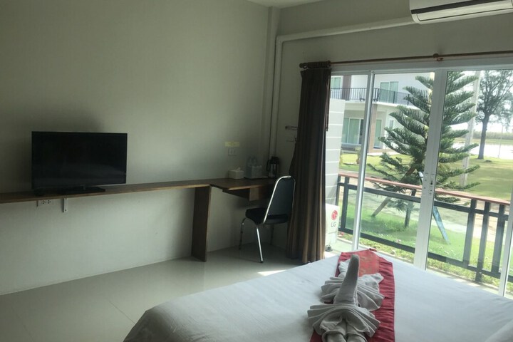 Room 4 of 38
