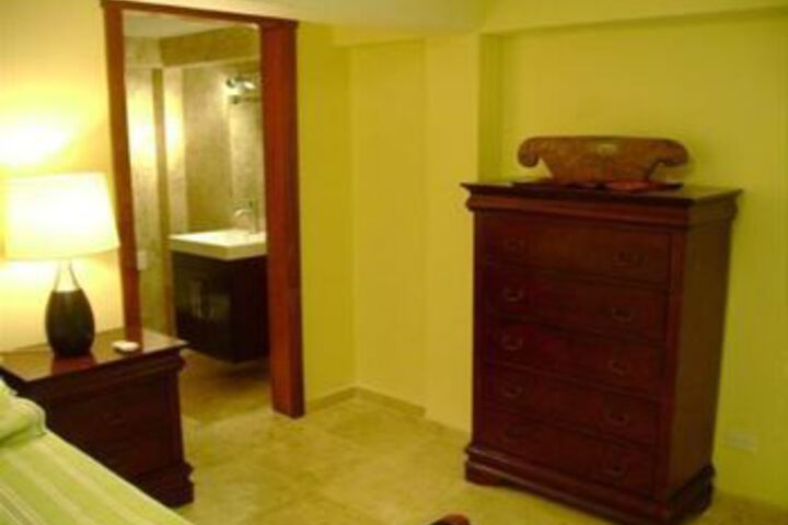 Room 14 of 28