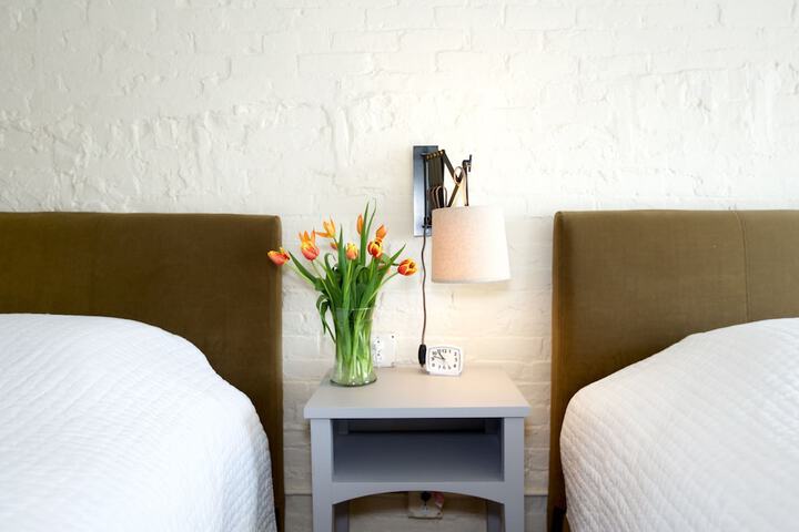 1 Queen Bed (9 of 18)