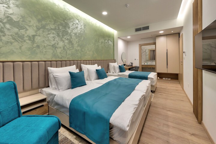 Room 13 of 35
